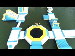 Trampolín de agua flotante sobre el agua Material de PVC inflable Durable