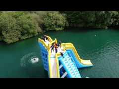 ¿Buscar una atracción de Demostración-detención para su parque del agua? Torre de agua inflable de Bouncia del control