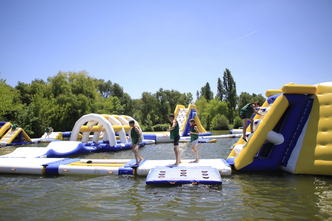 Los juegos inflables al aire libre del parque del agua de Francia para los adultos/el agua ...