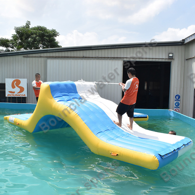 Tobogán acuático inflable flotante para el lago